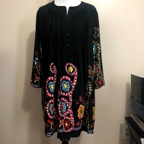 Black Floral Three-Quarter Sleeve Tunic Top w/ Tuxedo Pleats (XL) - Picture 1 of 2